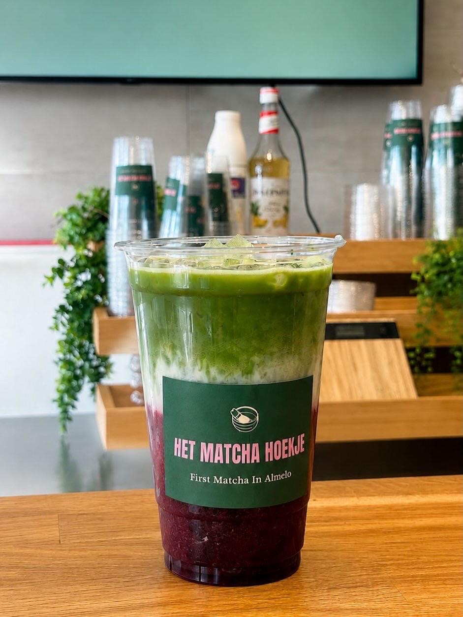 Berry iced matcha